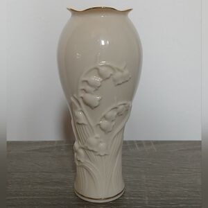 Lenox Cream Ceramic Lily of the Valley Bud Vase with Gold Trim 5.5"